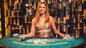 master777 mobile app displaying Microgaming slot game grid with live-dealer table shortcuts