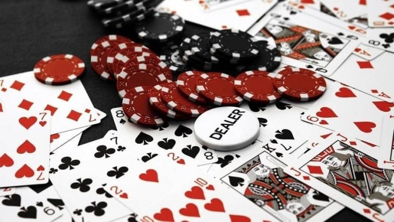 master777 app interface showing Popular Games feed with live table filters and deposit options